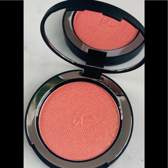 It Cosmetics Bye Bye Pores Blush in Sweet Cheeks